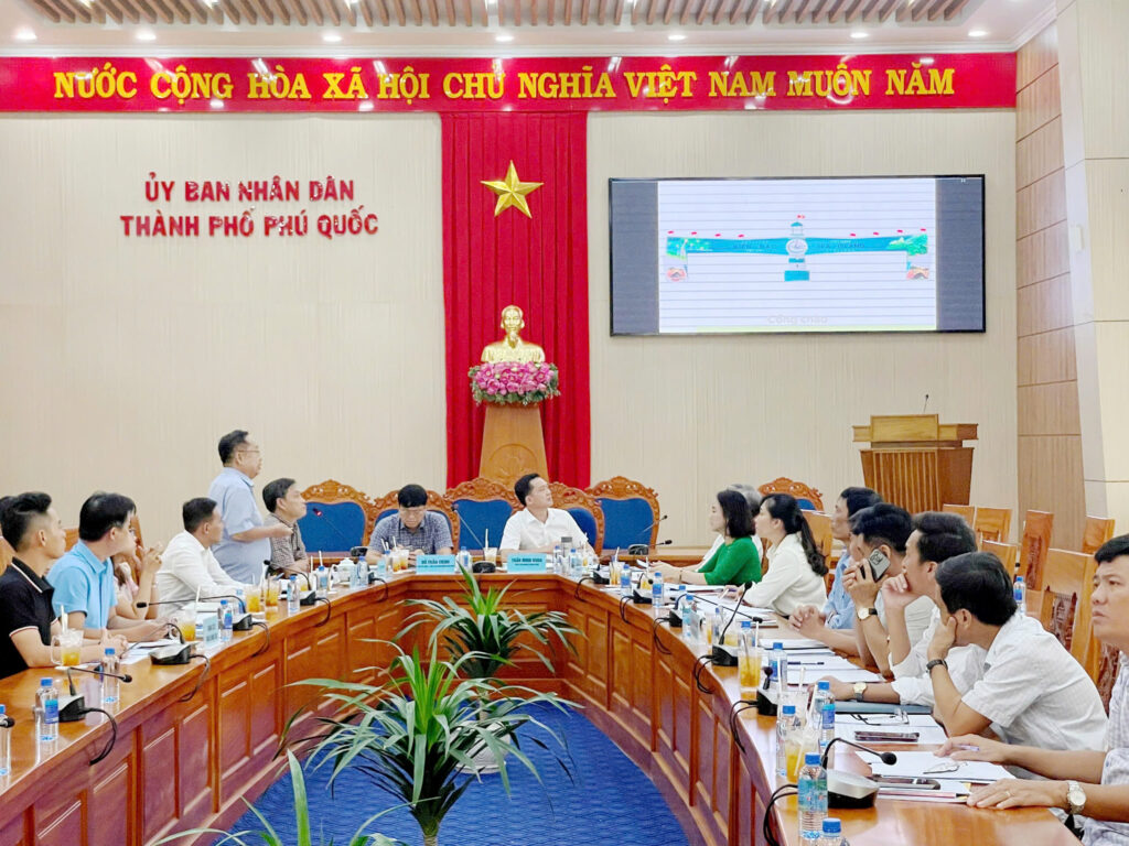 Chủ tịch HĐQT Công ty Cổ phần Truyền thông Quốc tế Expo trình bày kế hoạch tổ chức sự kiện Festival biển đảo Việt Nam - Kiên Giang 2025